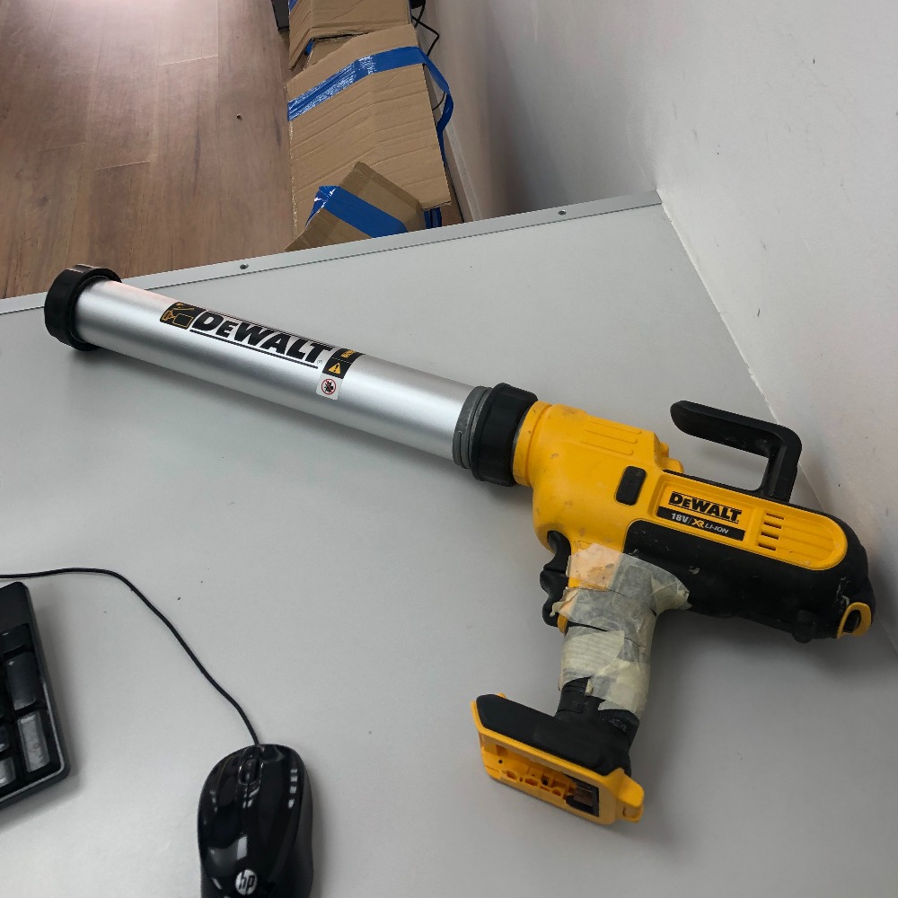 DeWalt DeWalt DCE580 Cordless 18V XR Caulking Gun *WITH BATTERY* Own4Less